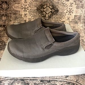 Men’s slip-ons
